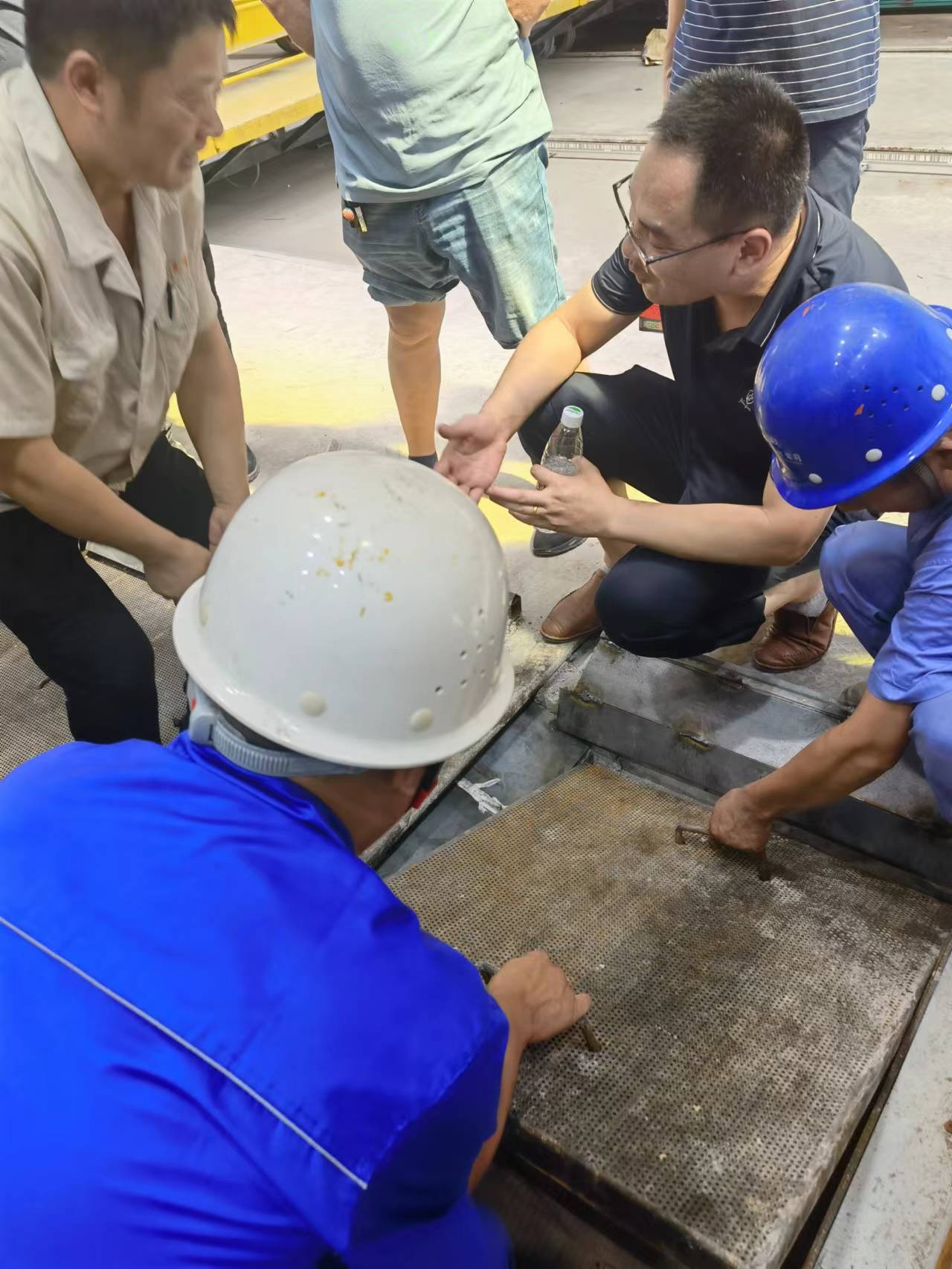 1660625579398947.jpg 現(xiàn)場(chǎng)技術(shù)溝通交流.jpg